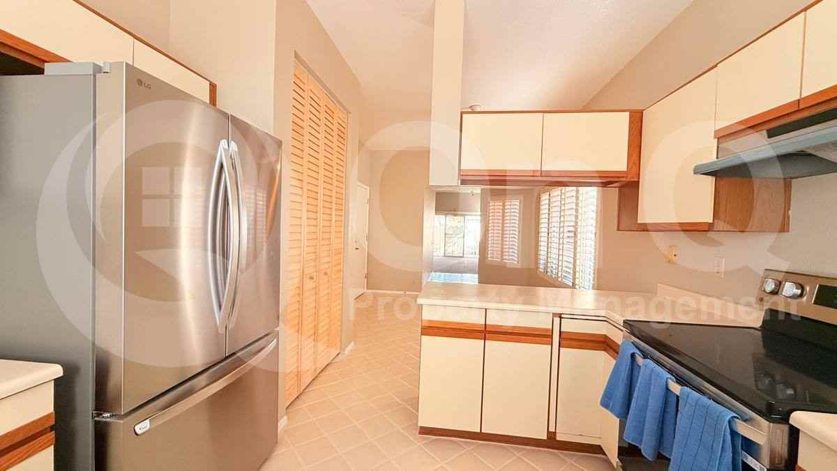 11144 E Yucca St - Photo 2 of 10