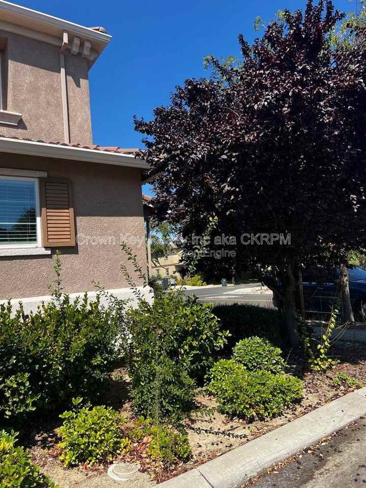 172 W Viola St - Photo 2 of 10