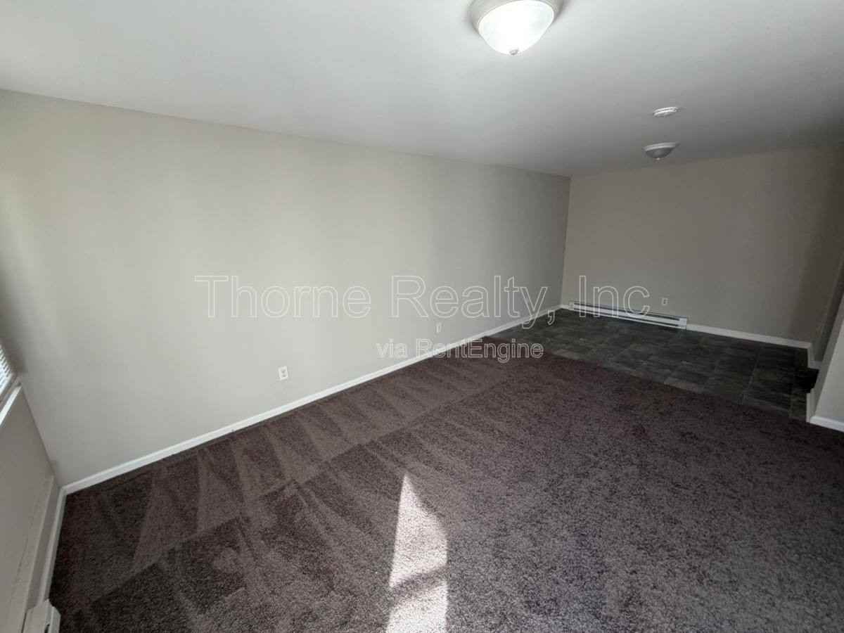 402 E Northern Blvd #46 - Photo 2 of 3