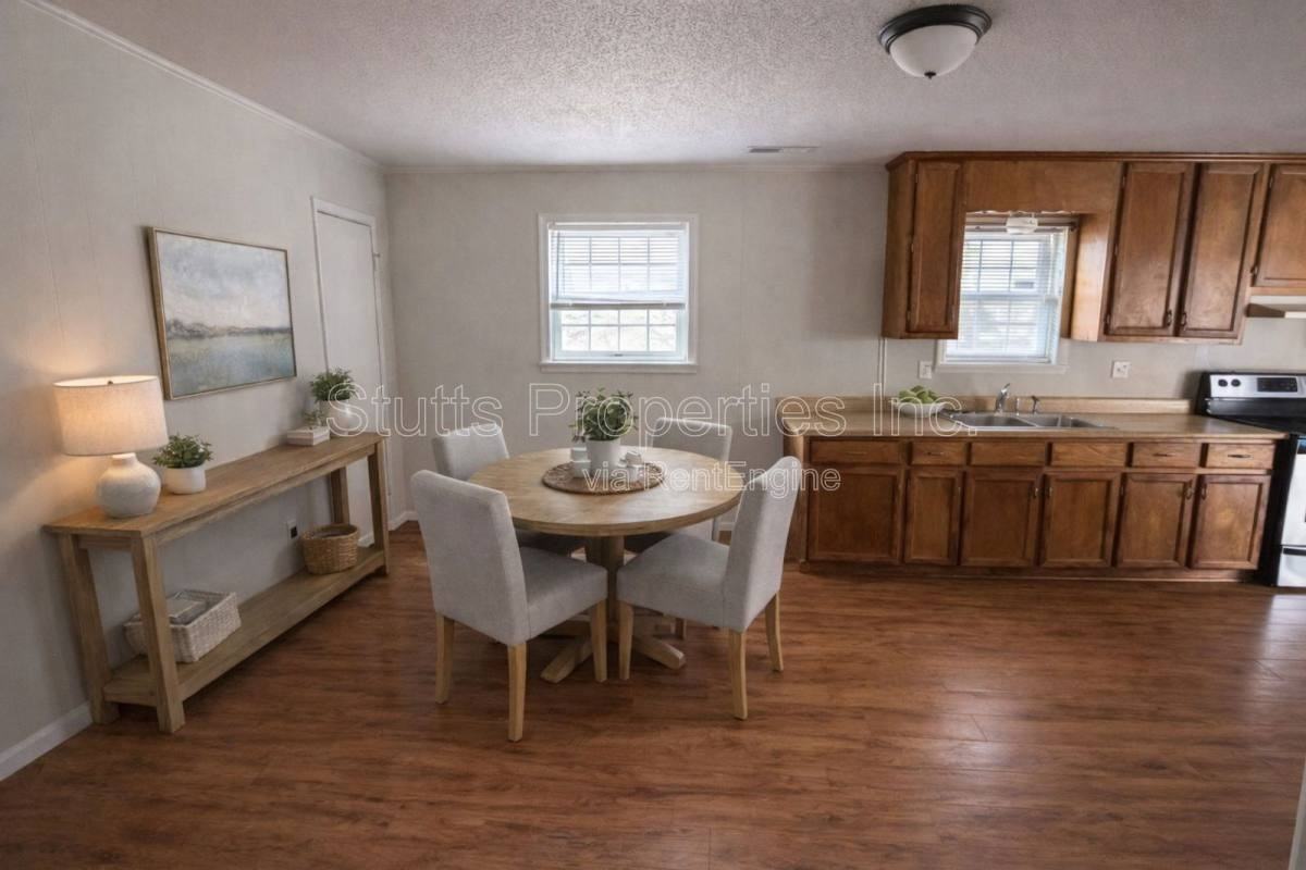 2511 Evergreen Ave - Photo 3 of 8