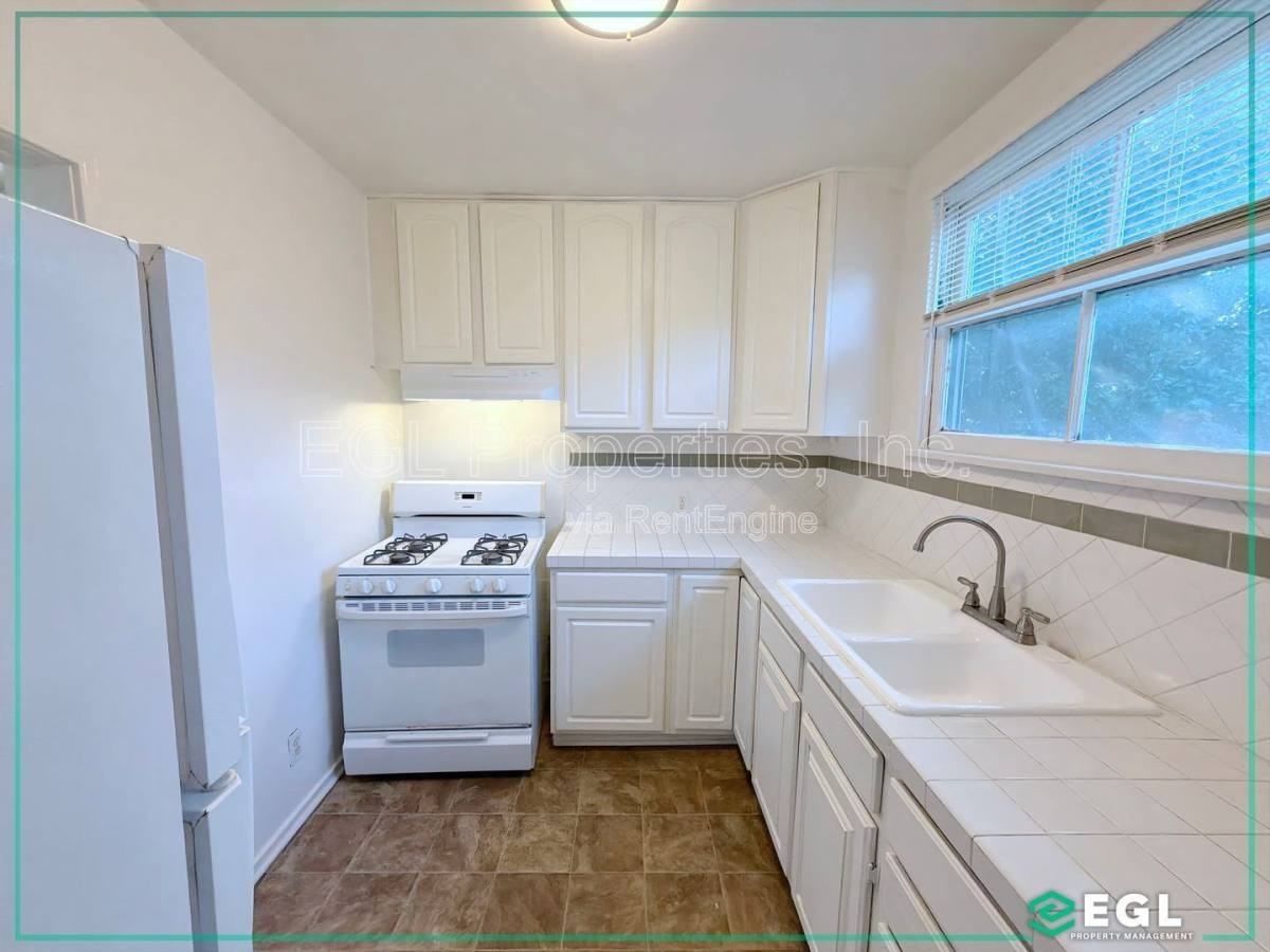 5803 W Olympic Blvd #5 - Photo 3 of 10