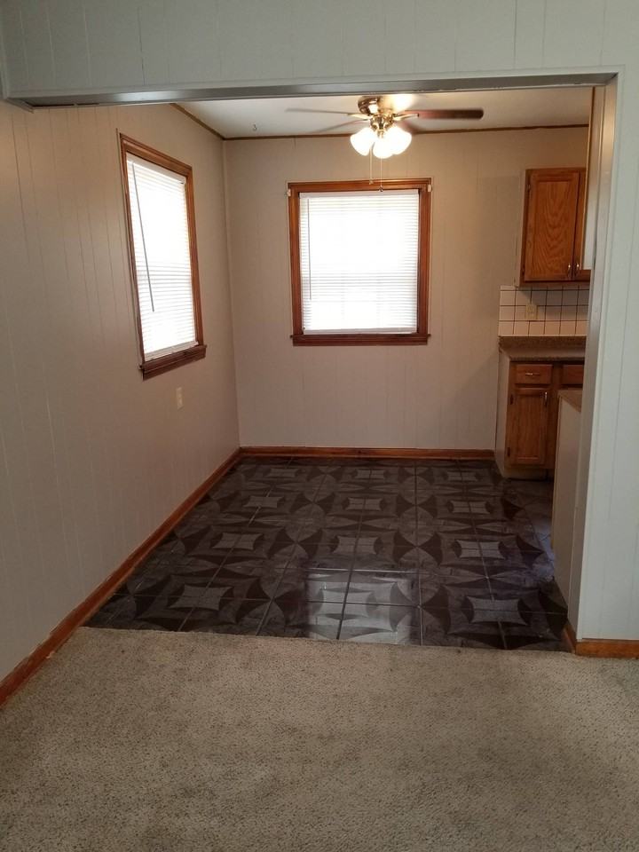 2212 E Ward St - Photo 2 of 10