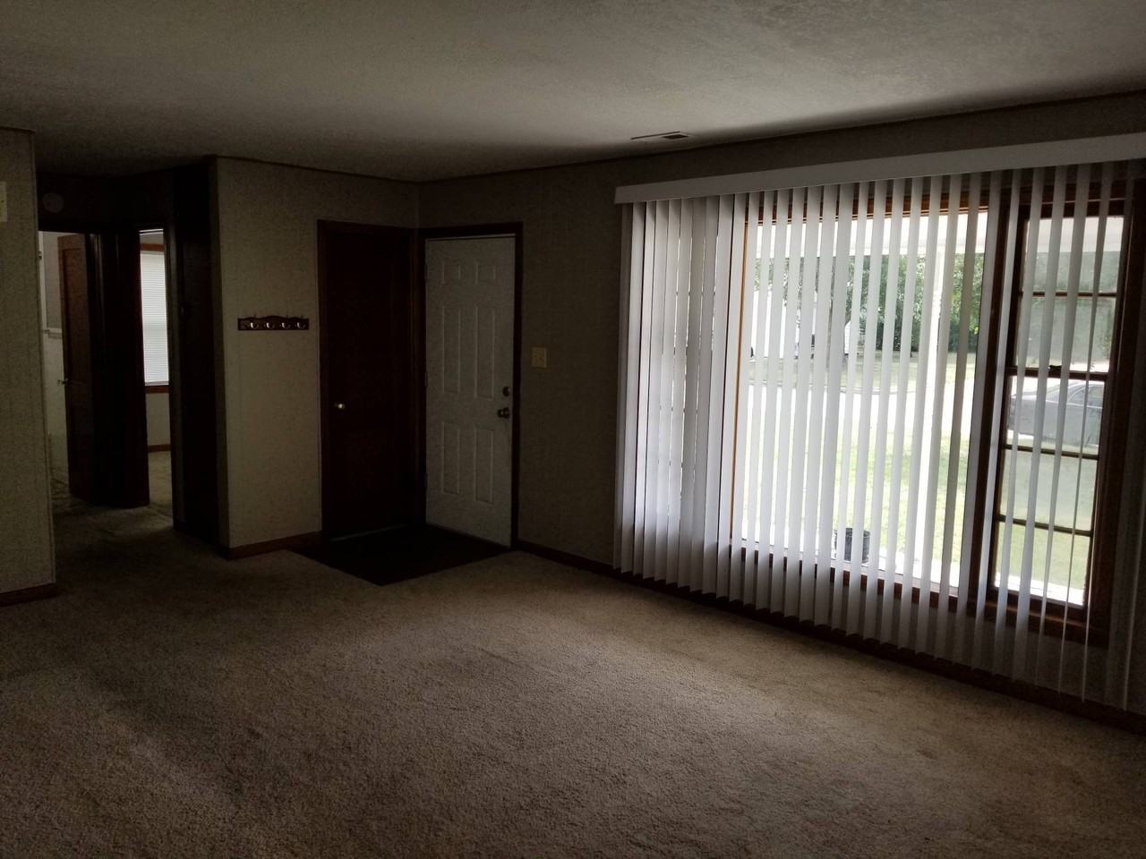 2212 E Ward St - Photo 6 of 10