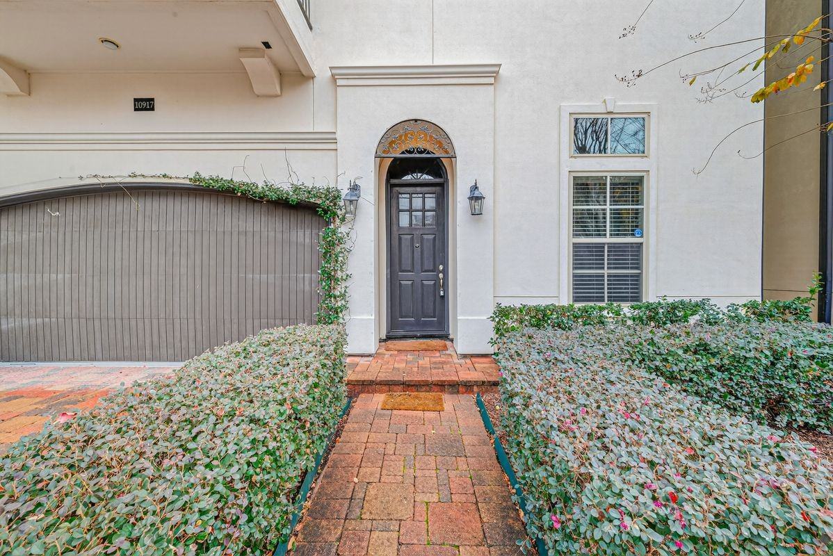 10917 Upland Park - Photo 2 of 5