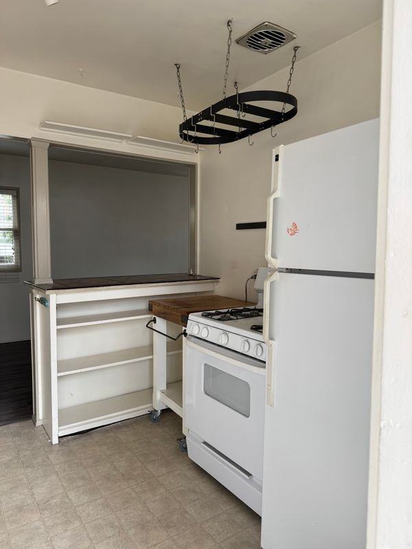 601 Anderson St - Photo 2 of 13