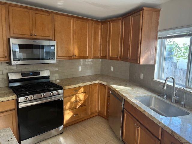1625 Wellesley Ave - Photo 2 of 7