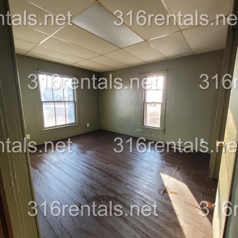 510 E 8th St - Photo 2 of 12