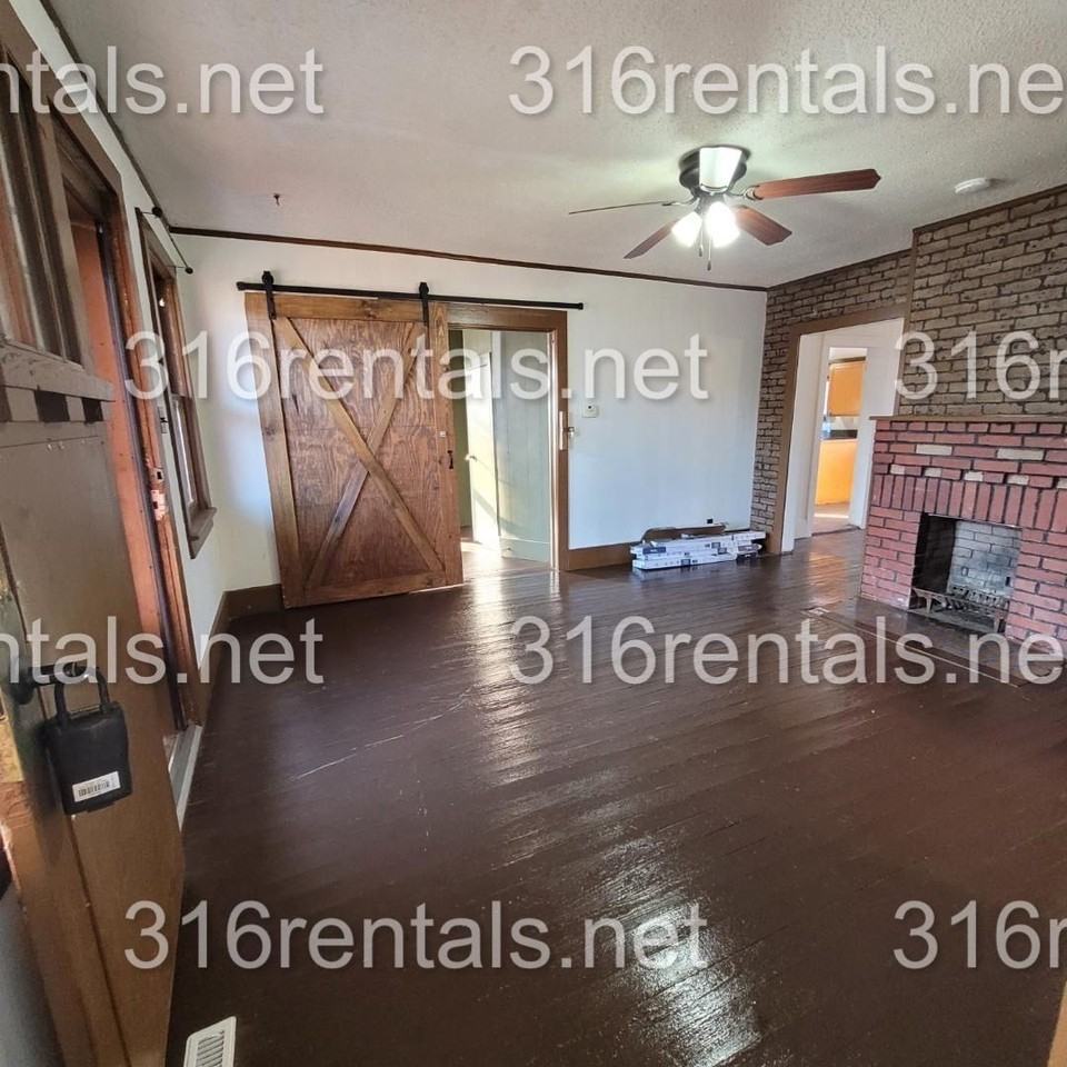 510 E 8th St - Photo 3 of 12