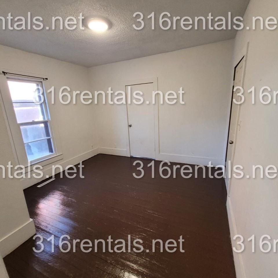 510 E 8th St - Photo 7 of 12