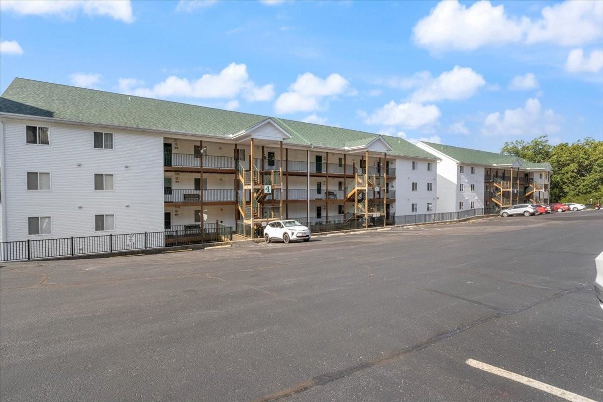 549 Park Place Dr #1 - Photo 4 of 50