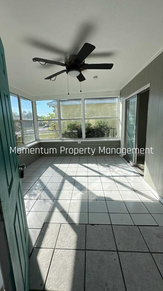 1911 24th St - Photo 2 of 13