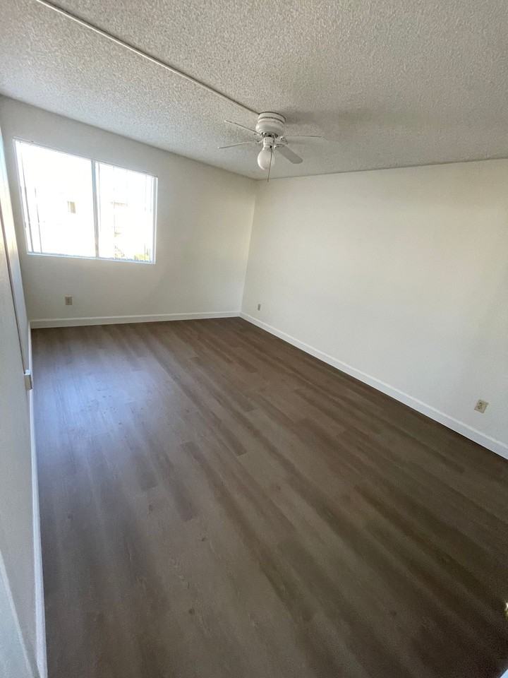 Amber Woods - Photo 2 of 12