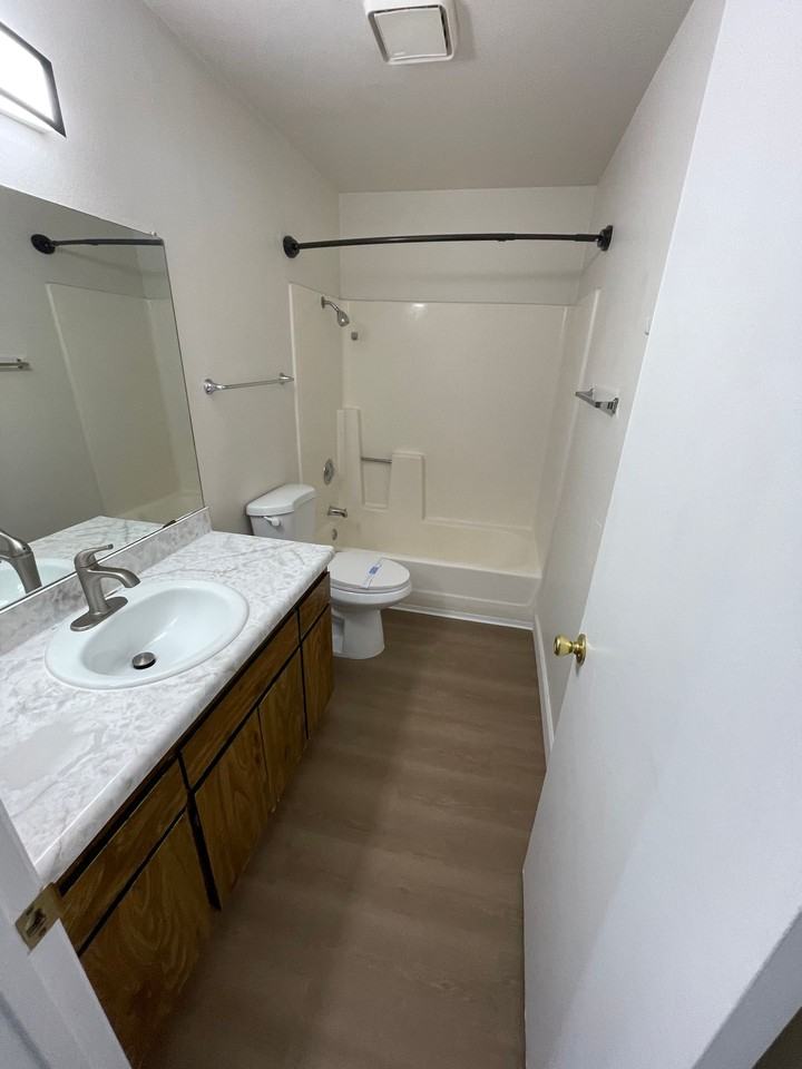 Amber Woods - Photo 5 of 12