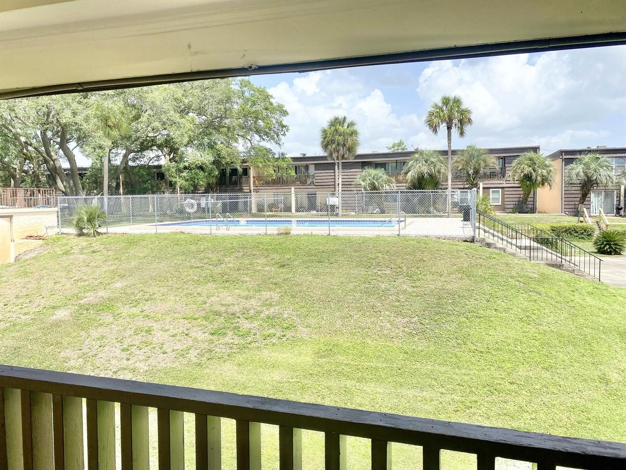 405 Marshall Ct Nw #8 - Photo 5 of 6