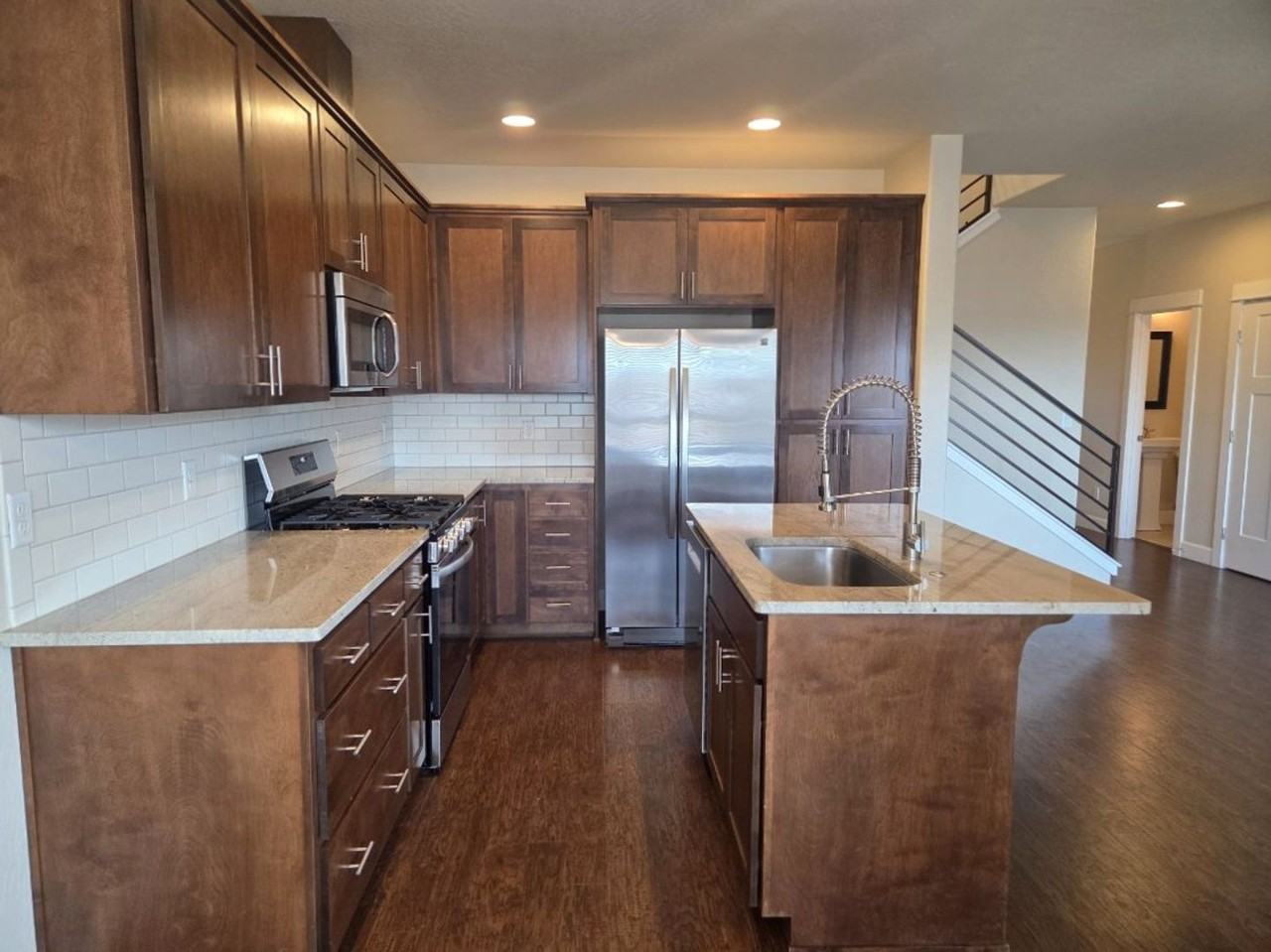 955 Camelot Dr - Photo 3 of 20