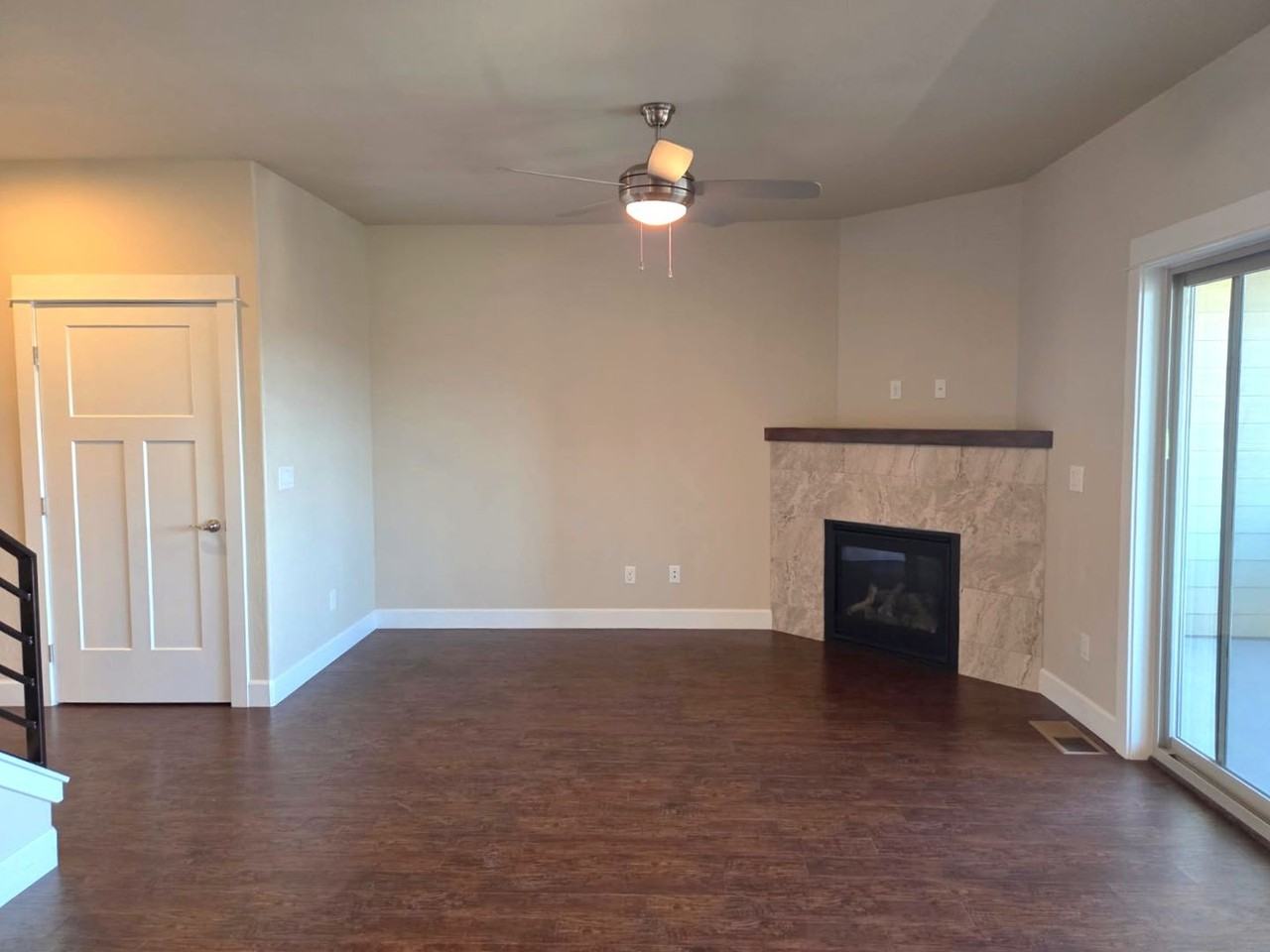 955 Camelot Dr - Photo 4 of 20