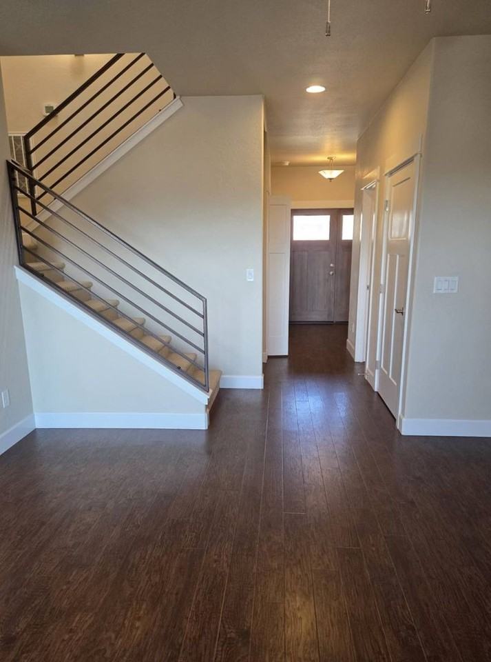 955 Camelot Dr - Photo 6 of 20