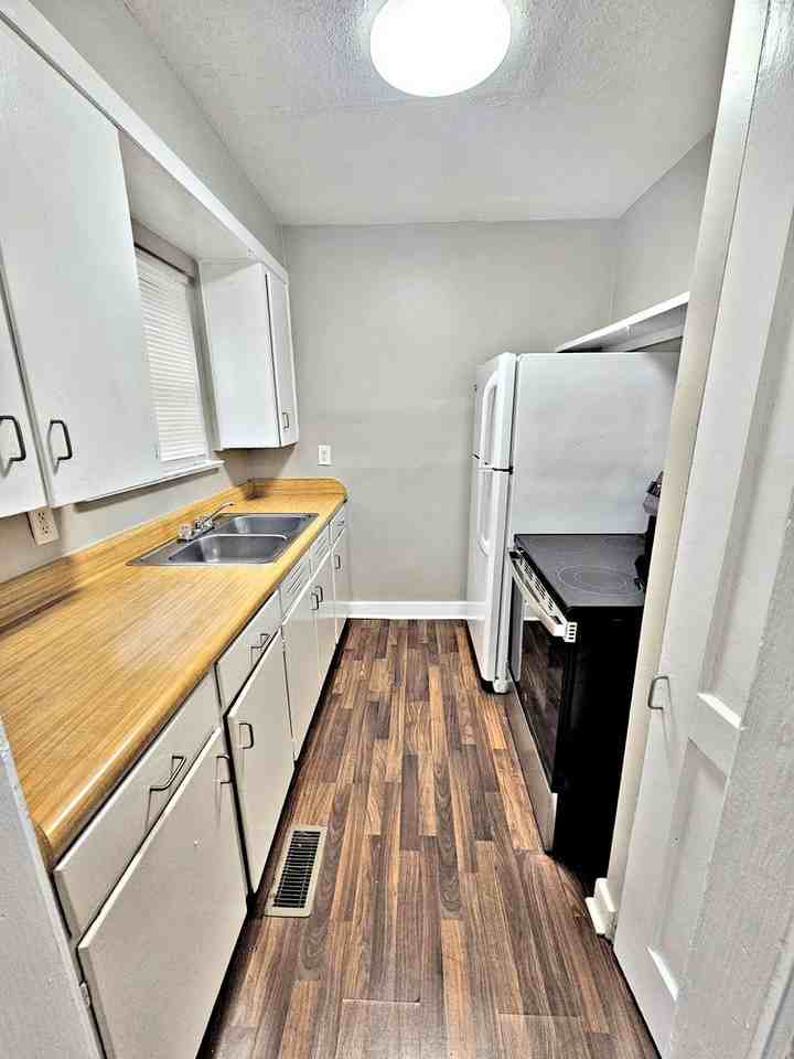 (RCH-1) Grant Street Apartments - Photo 2 of 13