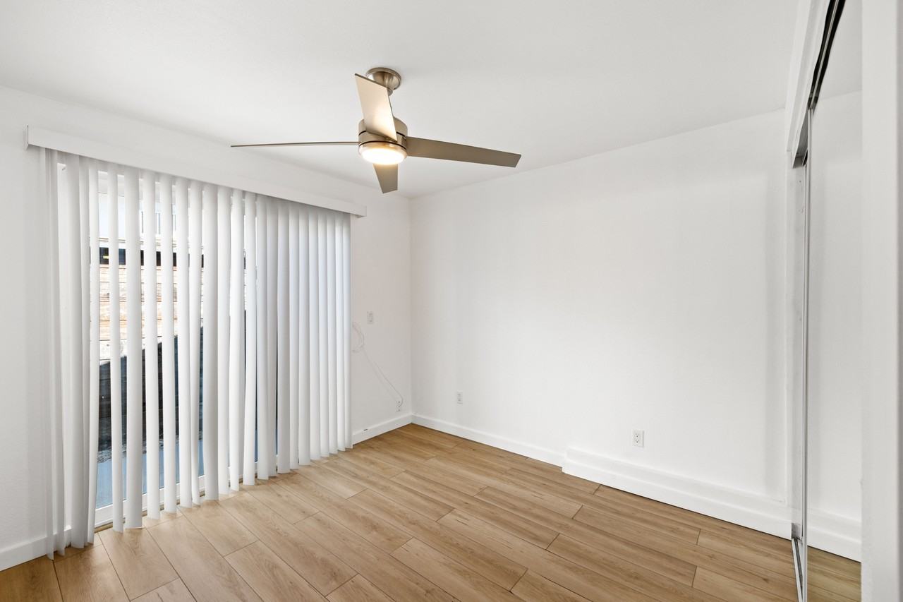 4928 54th St - Photo 5 of 9