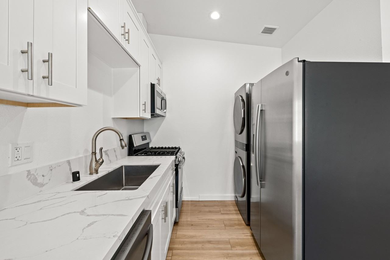 4928 54th St - Photo 4 of 9