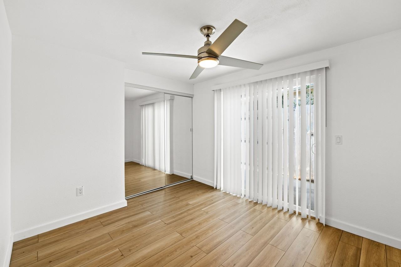 4928 54th St - Photo 6 of 9