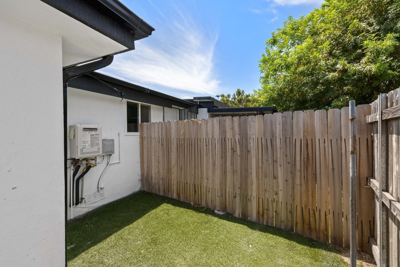 4928 54th St - Photo 7 of 9