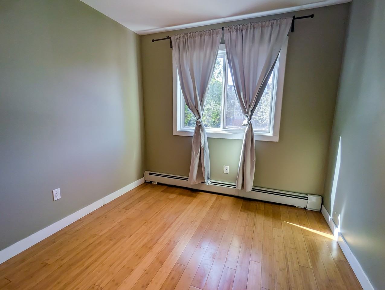 2006 11 Ave Sw - Photo 7 of 24