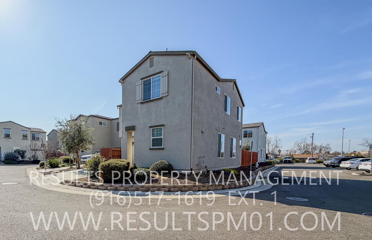 6762 Mangosteen Ln - Photo 3 of 43