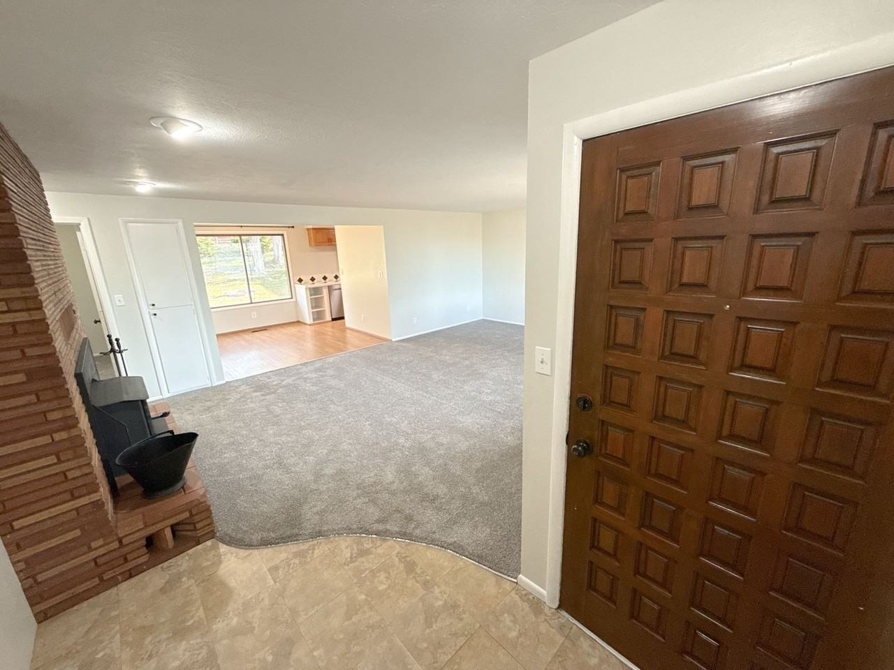 1735 Carlson Dr - Photo 2 of 23