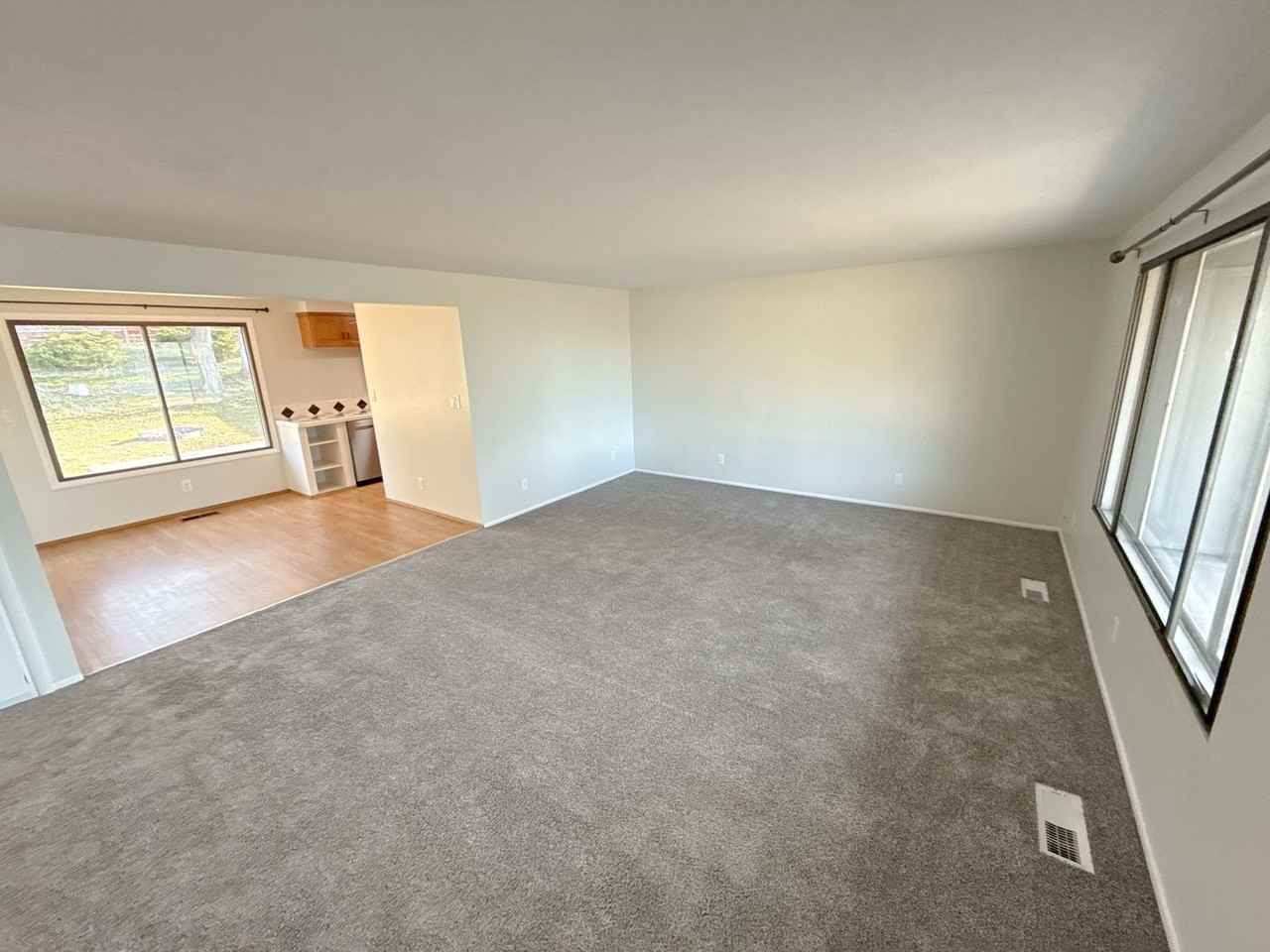 1735 Carlson Dr - Photo 3 of 23