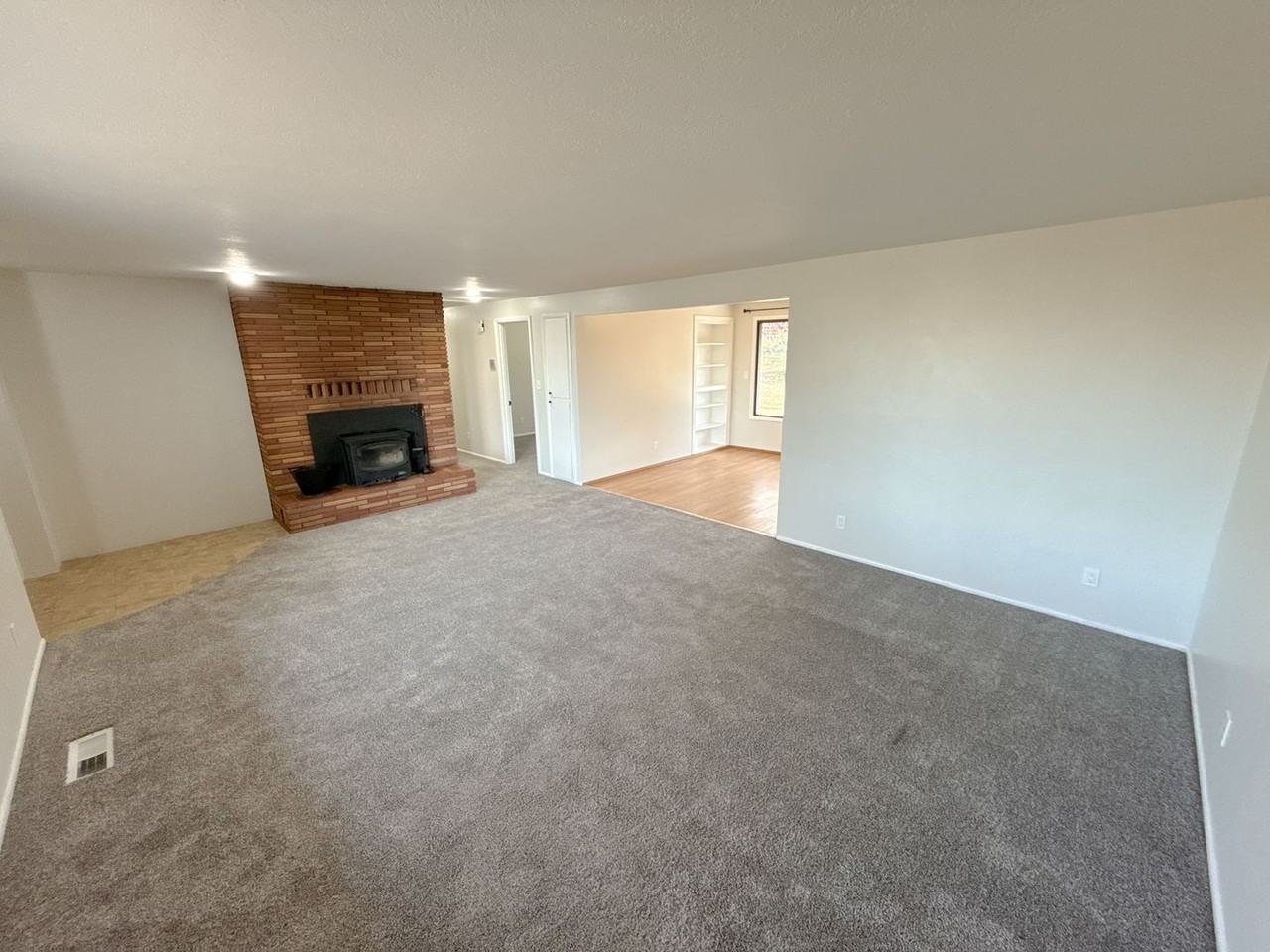 1735 Carlson Dr - Photo 4 of 23