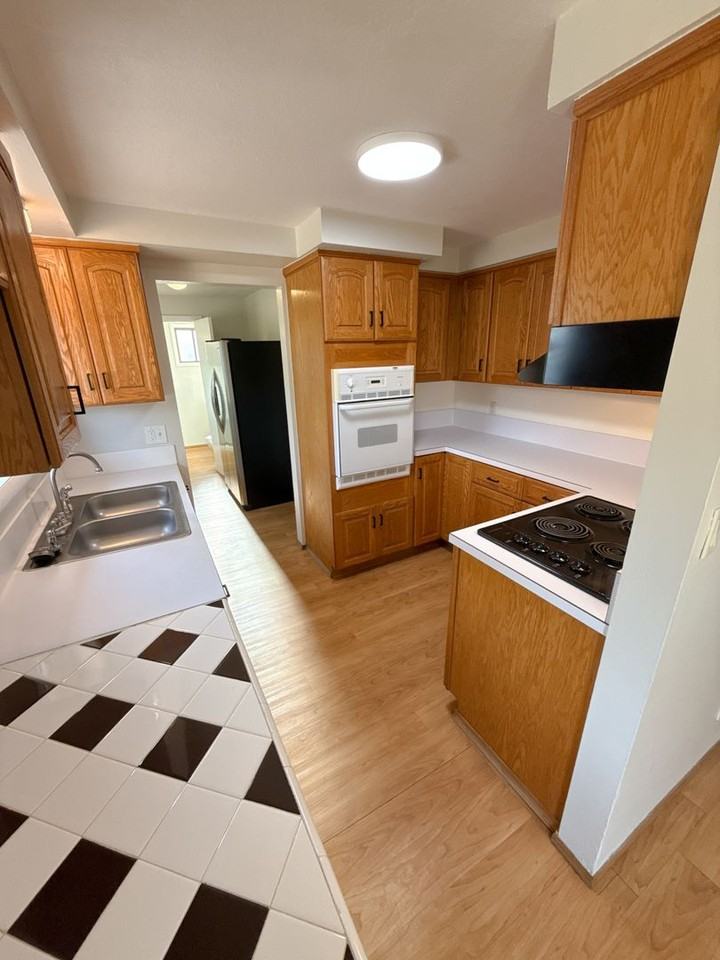 1735 Carlson Dr - Photo 7 of 23