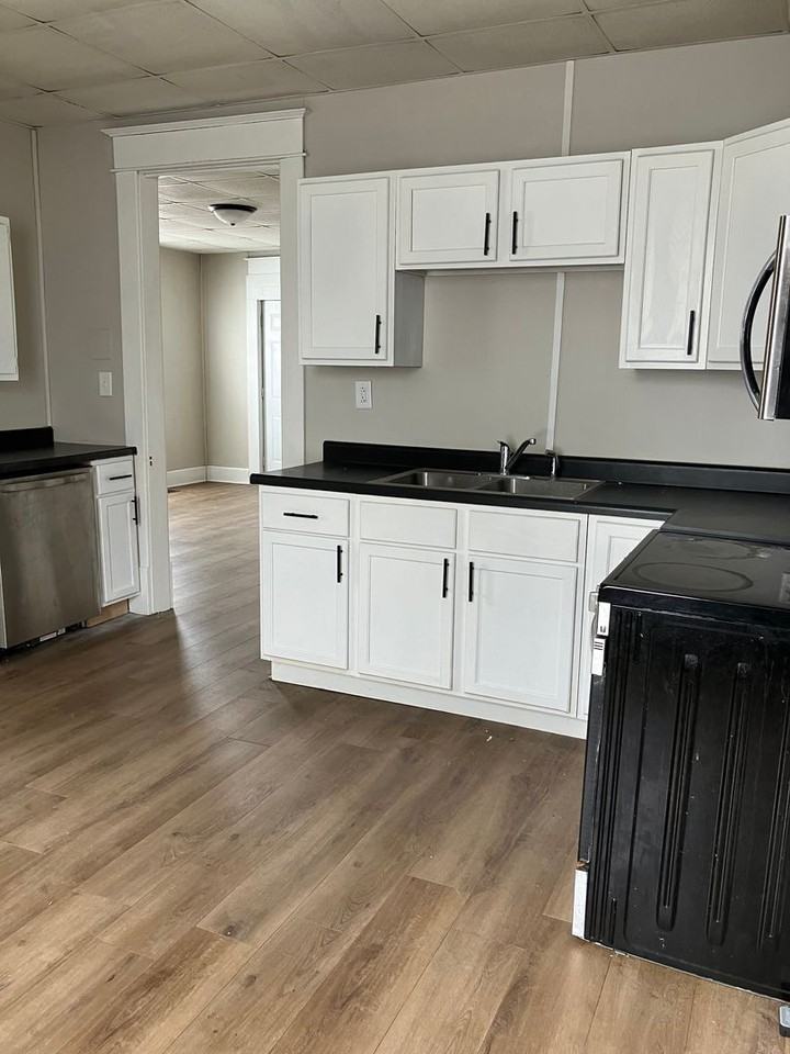 624 2nd Ave - Photo 2 of 16