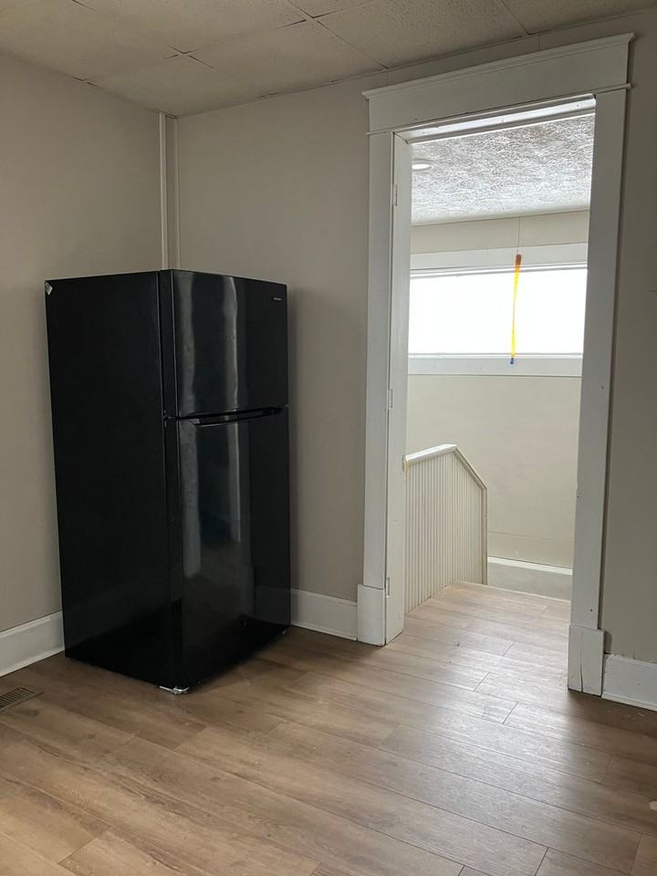 624 2nd Ave - Photo 4 of 16