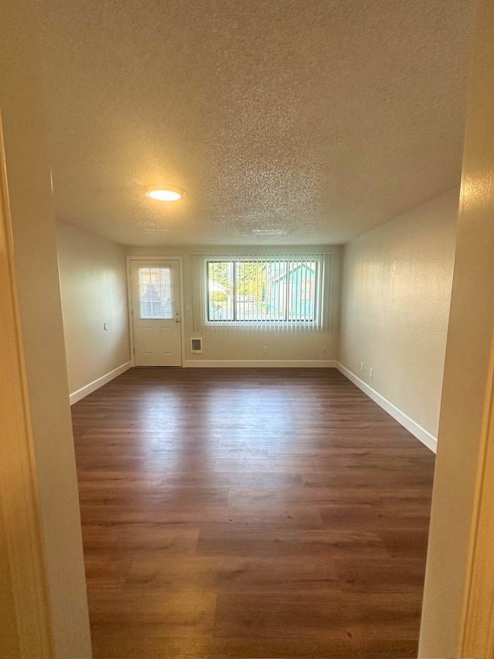 542-Catron Court - Photo 3 of 29