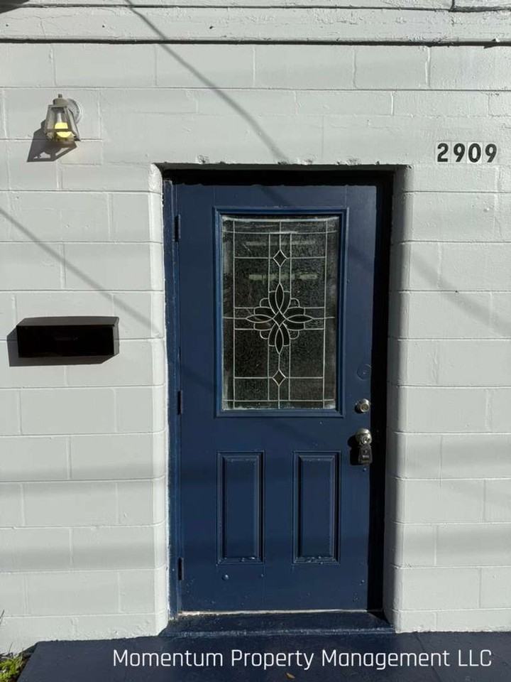 2909 N 17th St - Photo 2 of 10