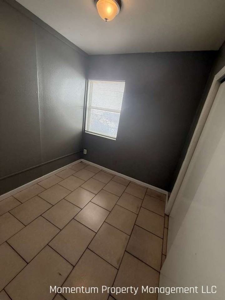 2909 N 17th St - Photo 5 of 10