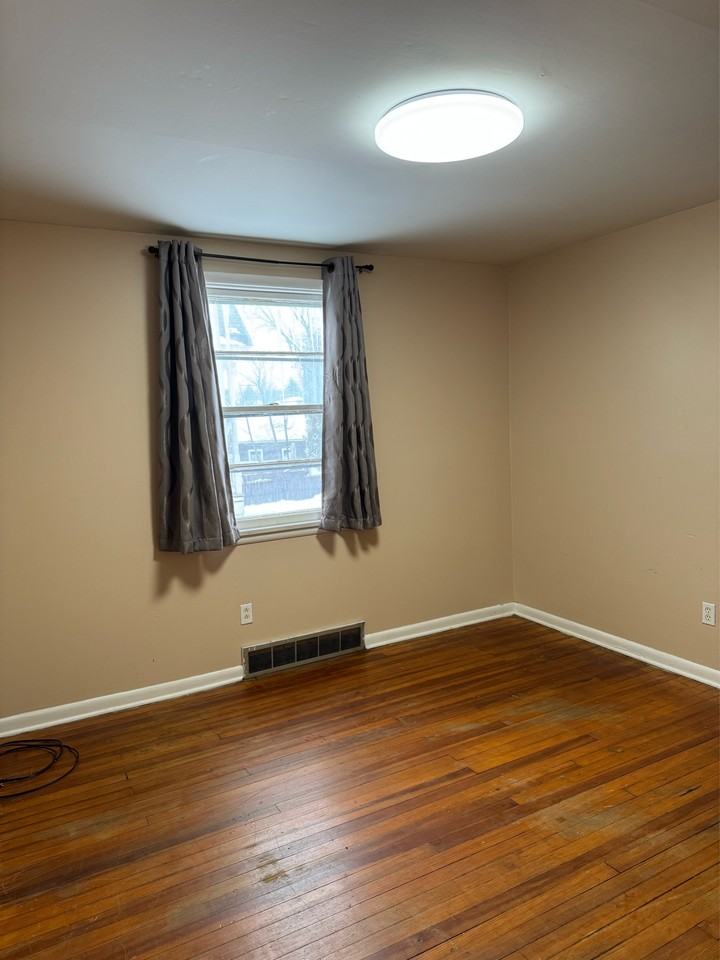 1639 Holland Ave #4 - Photo 5 of 11