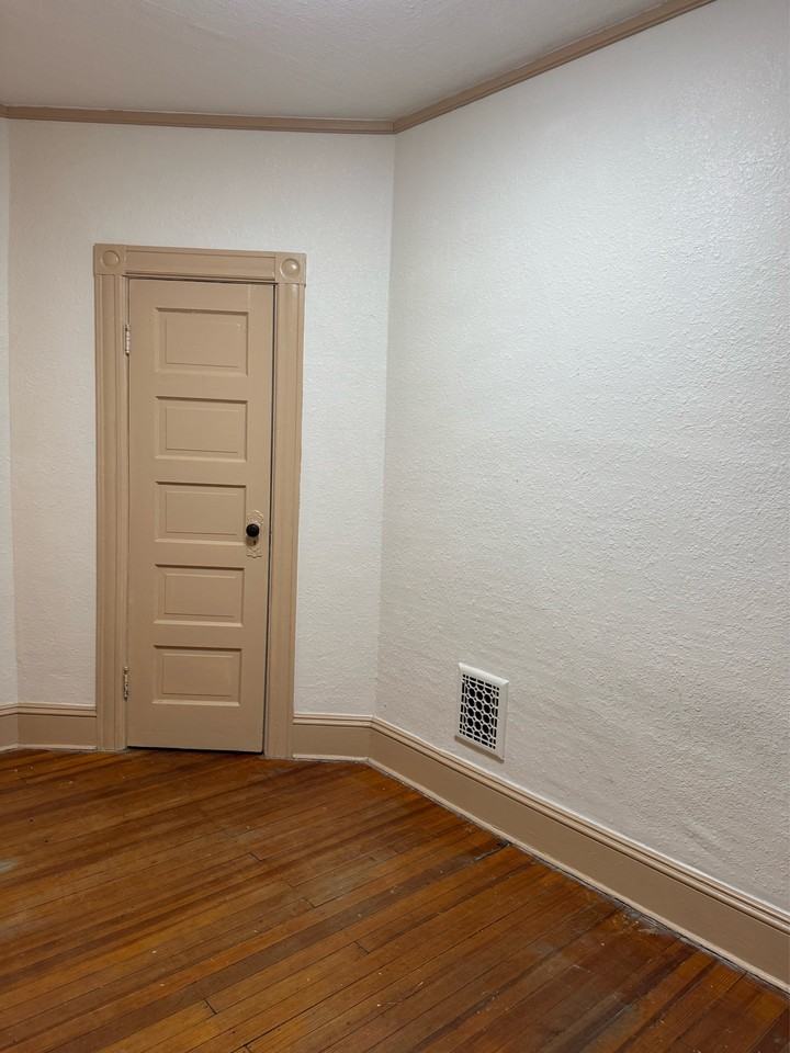 1639 Holland Ave #4 - Photo 6 of 11