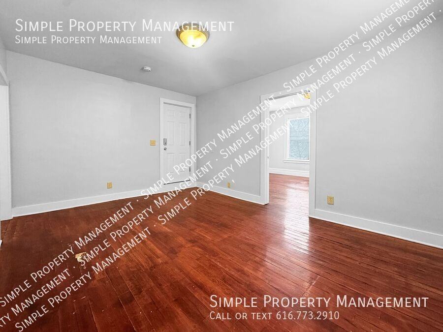 1008 Baxter St Se #2 - Photo 3 of 15