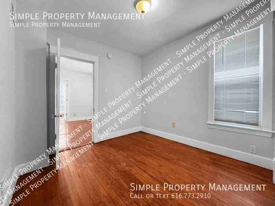 1008 Baxter St Se #2 - Photo 7 of 15