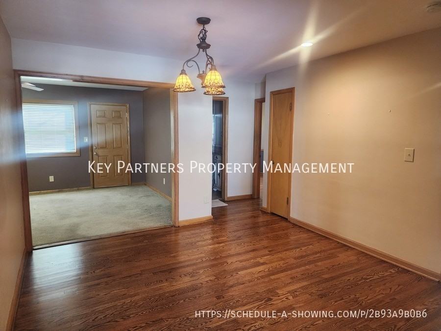 7701 Roe Ave - Photo 5 of 21