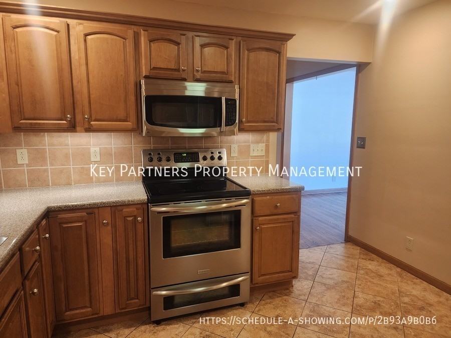 7701 Roe Ave - Photo 7 of 21