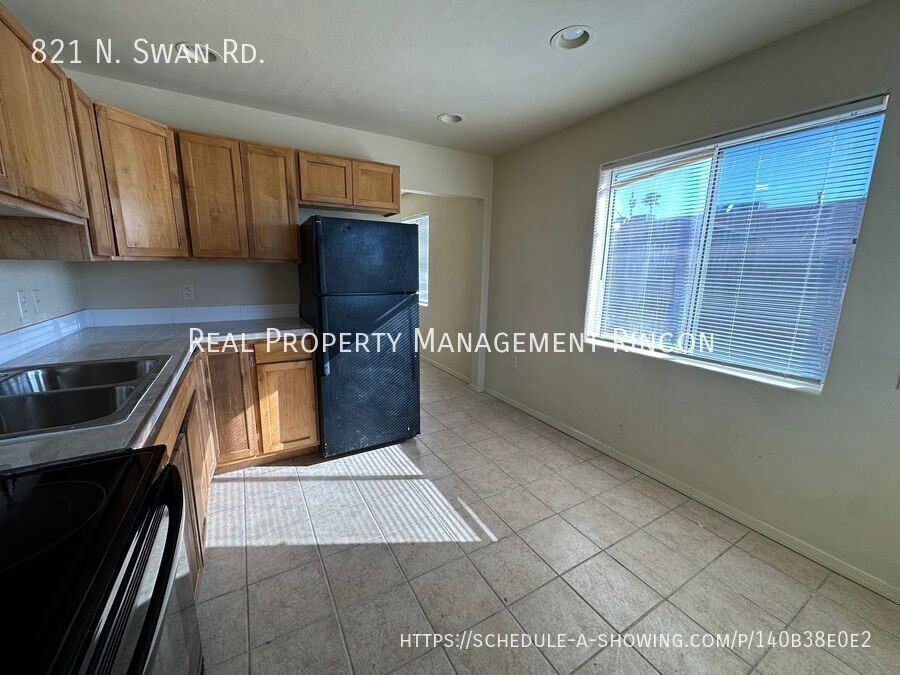 821 N Swan Rd - Photo 4 of 7