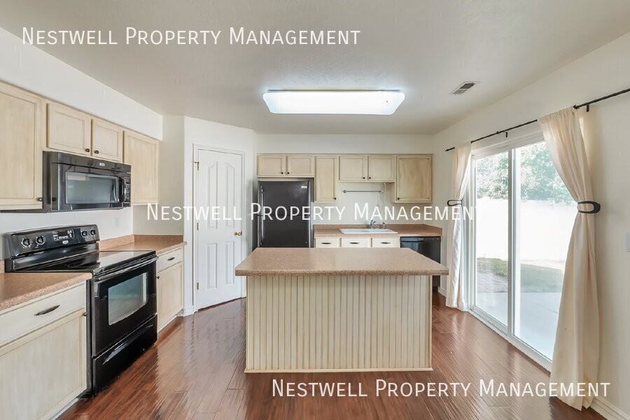 905 S 790 W - Photo 4 of 28