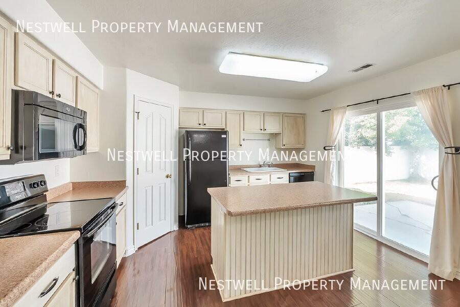 905 S 790 W - Photo 5 of 28