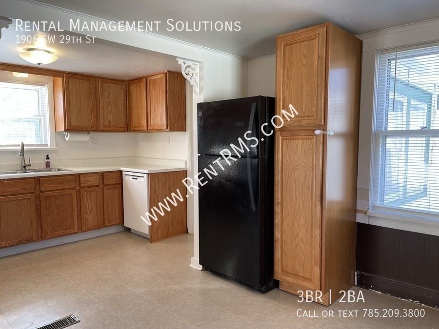 1906 Sw 29th St - Photo 4 of 27