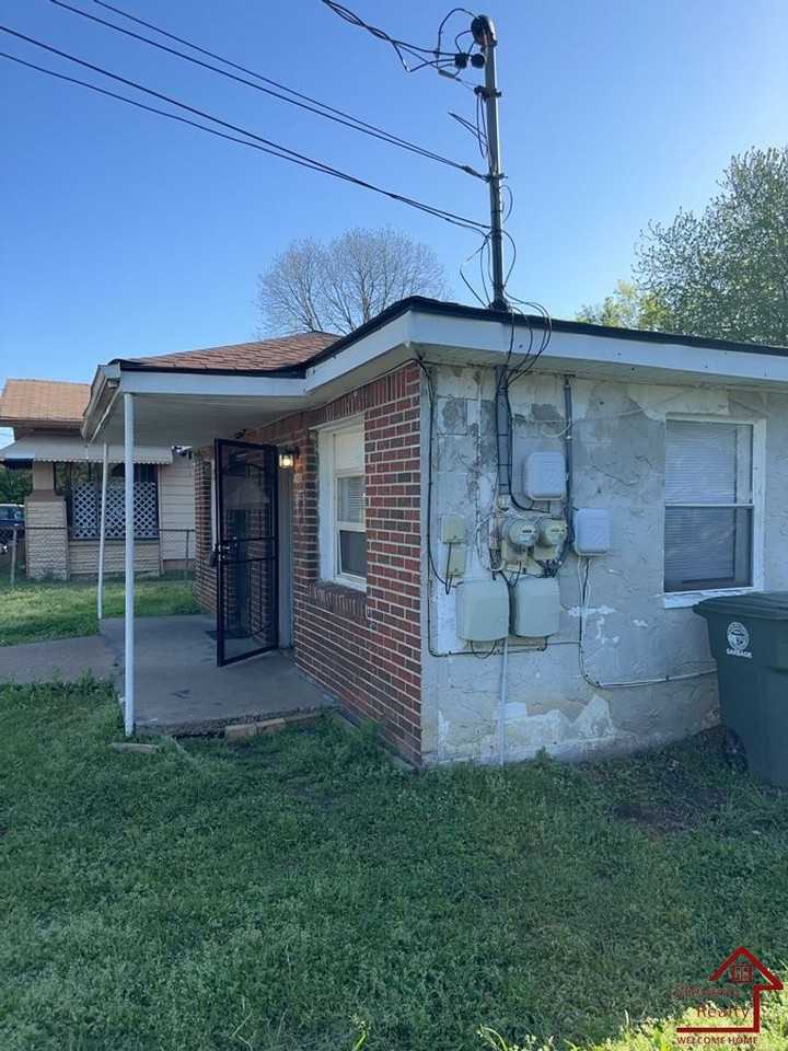 4020 Kirkland Ave - Photo 6 of 20