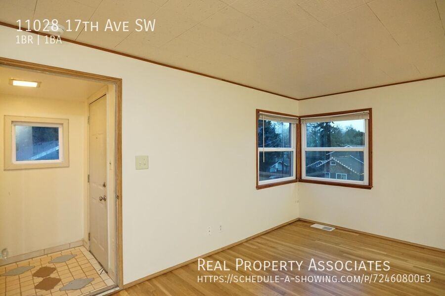 11028 17th Ave Sw - Photo 4 of 19