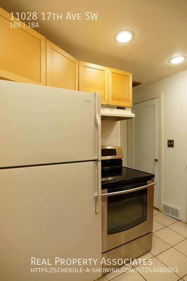 11028 17th Ave Sw - Photo 7 of 19